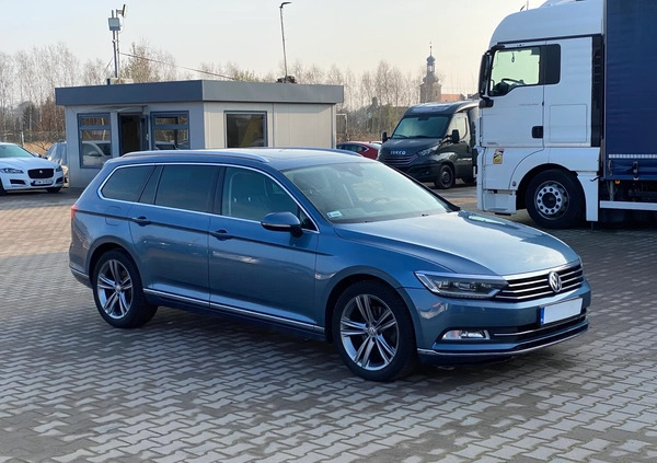 Volkswagen Passat cena 30900 przebieg: 232182, rok produkcji 2015 z Łapy małe 379